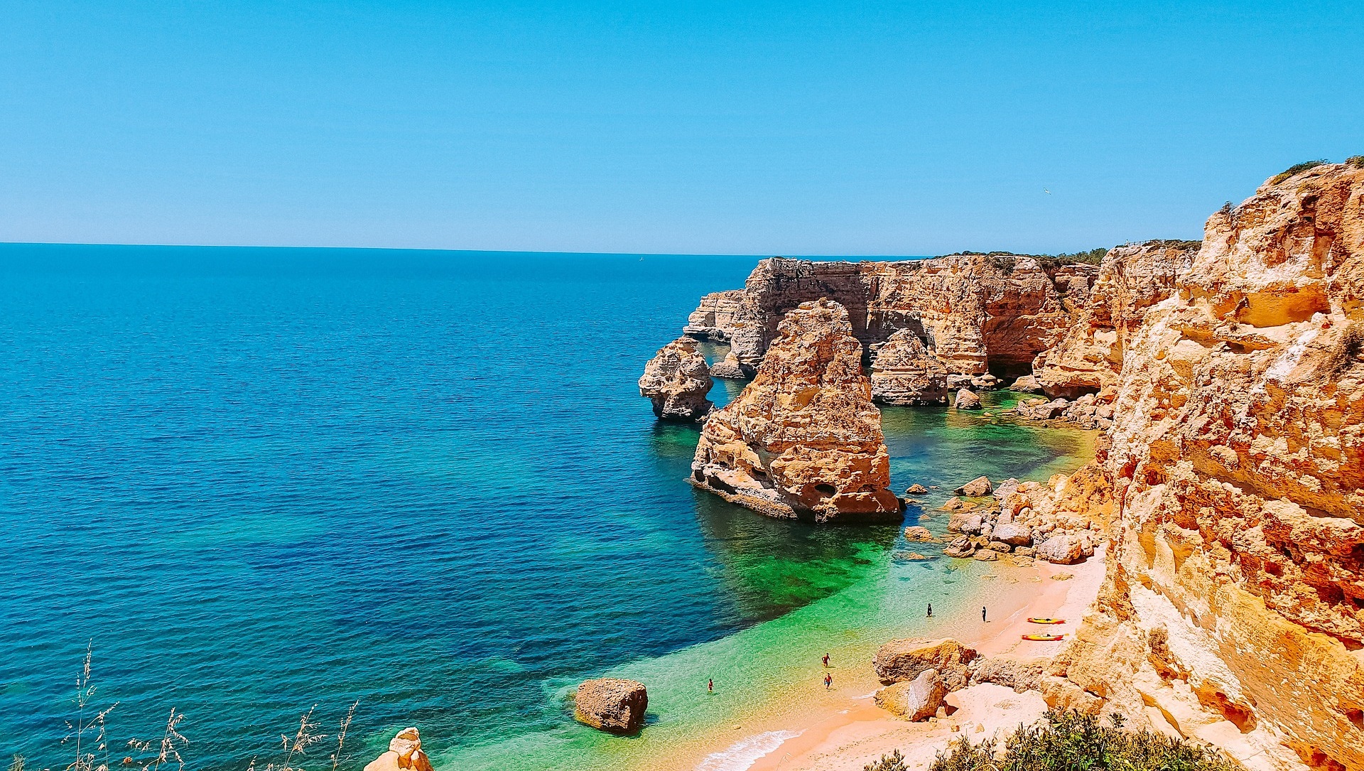 Pixabay - Fotograf inonoyazy - marinha-benagil-lagoa-beach